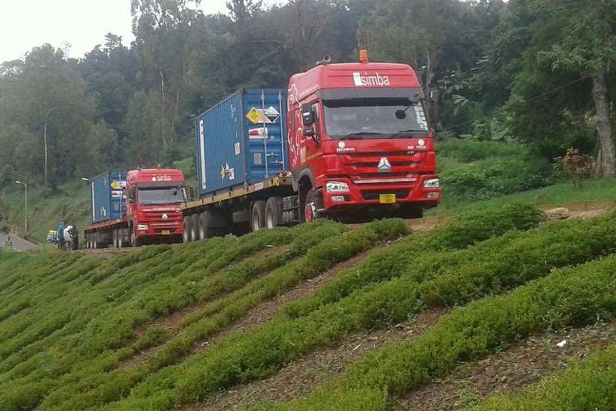 Container semi trailer operating on mountainous roads